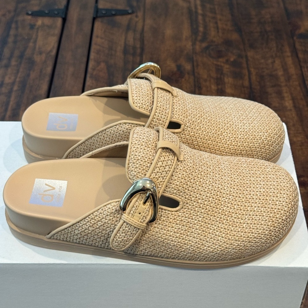 DV Dolce Vita Adira Clog (NWOT)